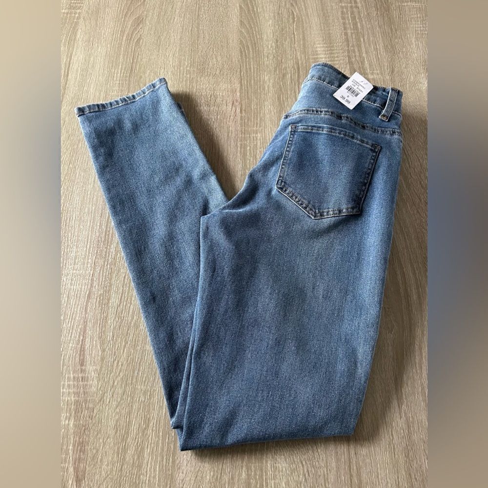 NWT … TANTRUMS “Size: 6” Embroidered Jeans